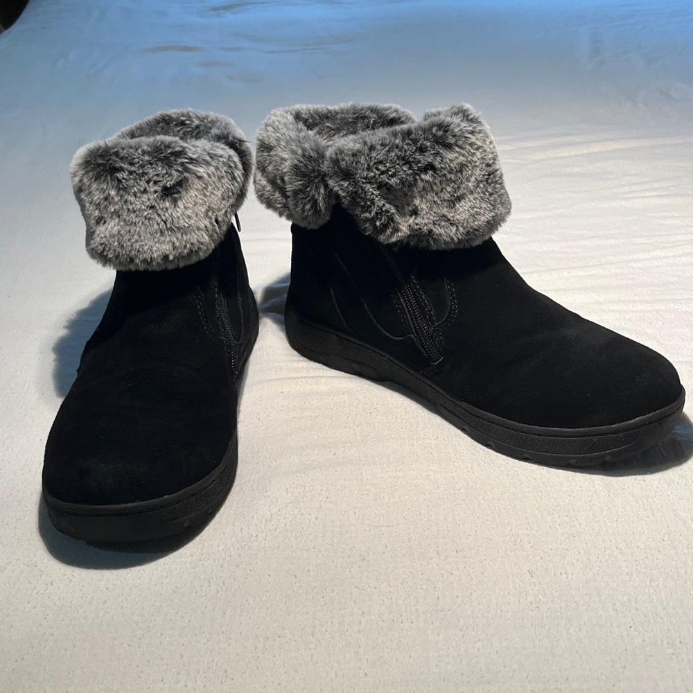 Khombu Jessica Black Zip Up Suede Boots With Soft Faux Fur Trim EUC - Size 9